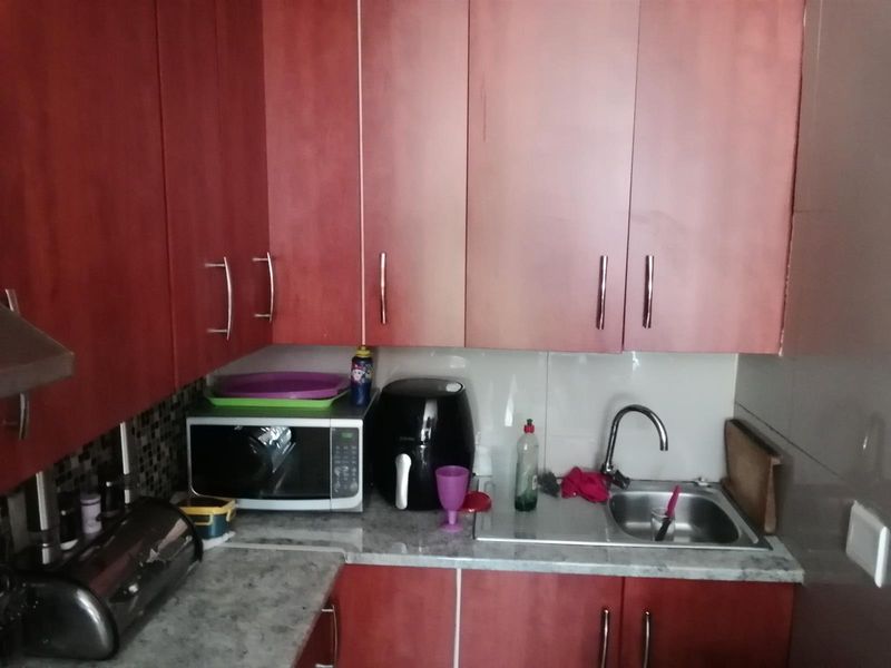 3 Bedroom 1Bathroom Ground Floor Apartment For Sale in Naturena, Johannesburg - Photo 3