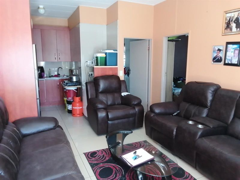 3 Bedroom 1Bathroom Ground Floor Apartment For Sale in Naturena, Johannesburg - Photo 8