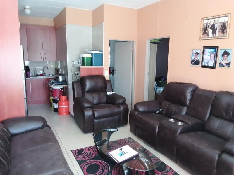 3 Bedroom 1Bathroom Ground Floor Apartment For Sale in Naturena, Johannesburg - Photo 7