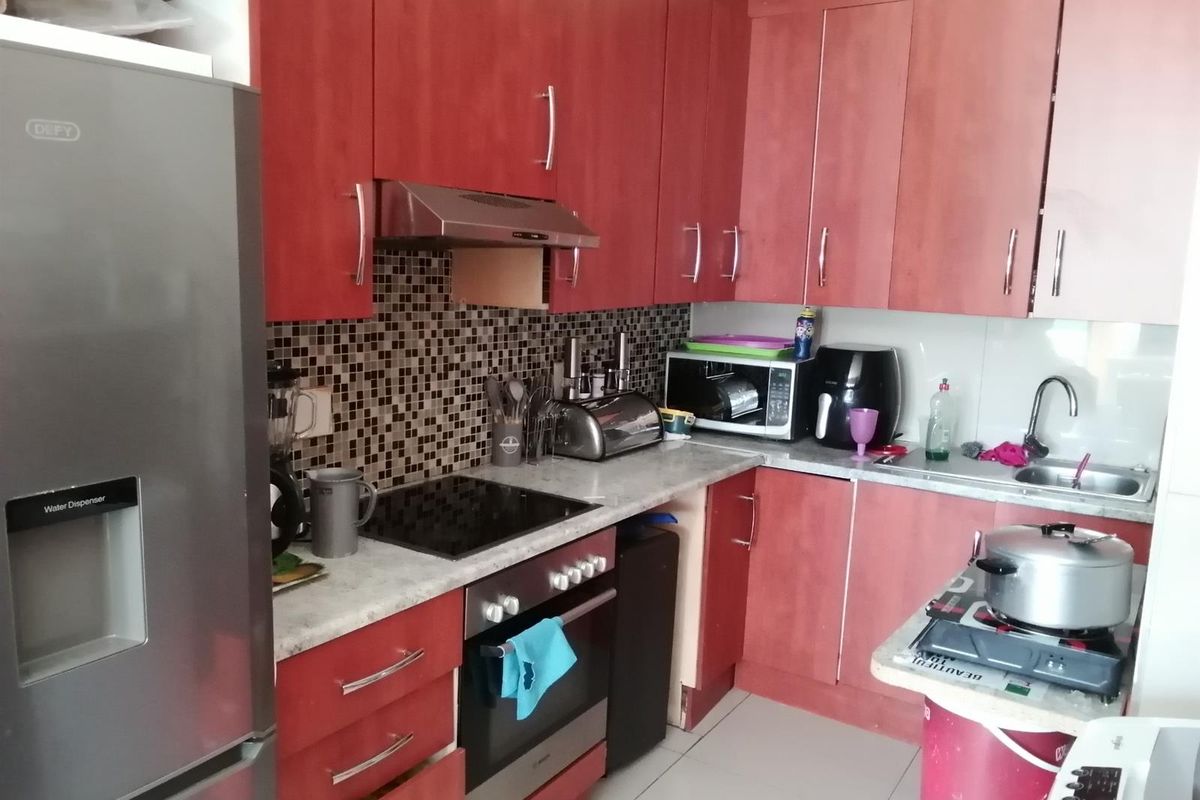 3 Bedroom 1Bathroom Ground Floor Apartment For Sale in Naturena, Johannesburg - Photo 4
