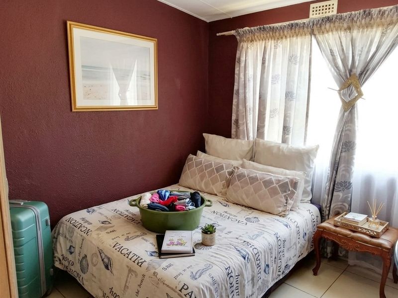 3 Bedroom 1 Bathroom Ground Floor Apartment For Sale in Naturena, Johannesburg - Photo 9