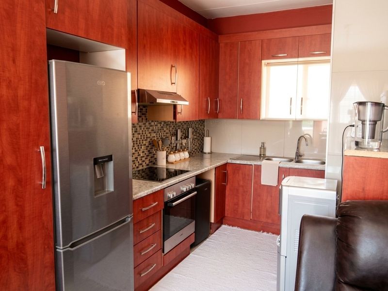 3 Bedroom 1 Bathroom Ground Floor Apartment For Sale in Naturena, Johannesburg - Photo 1