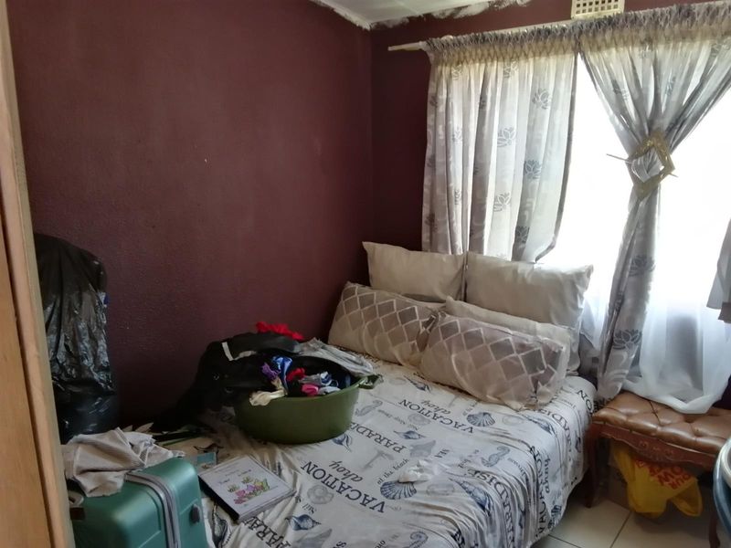3 Bedroom 1 Bathroom Ground Floor Apartment For Sale in Naturena, Johannesburg - Photo 8