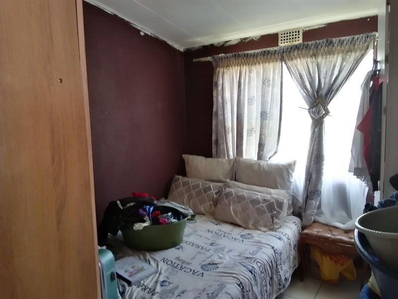 3 Bedroom 1Bathroom Ground Floor Apartment For Sale in Naturena, Johannesburg - Photo 10