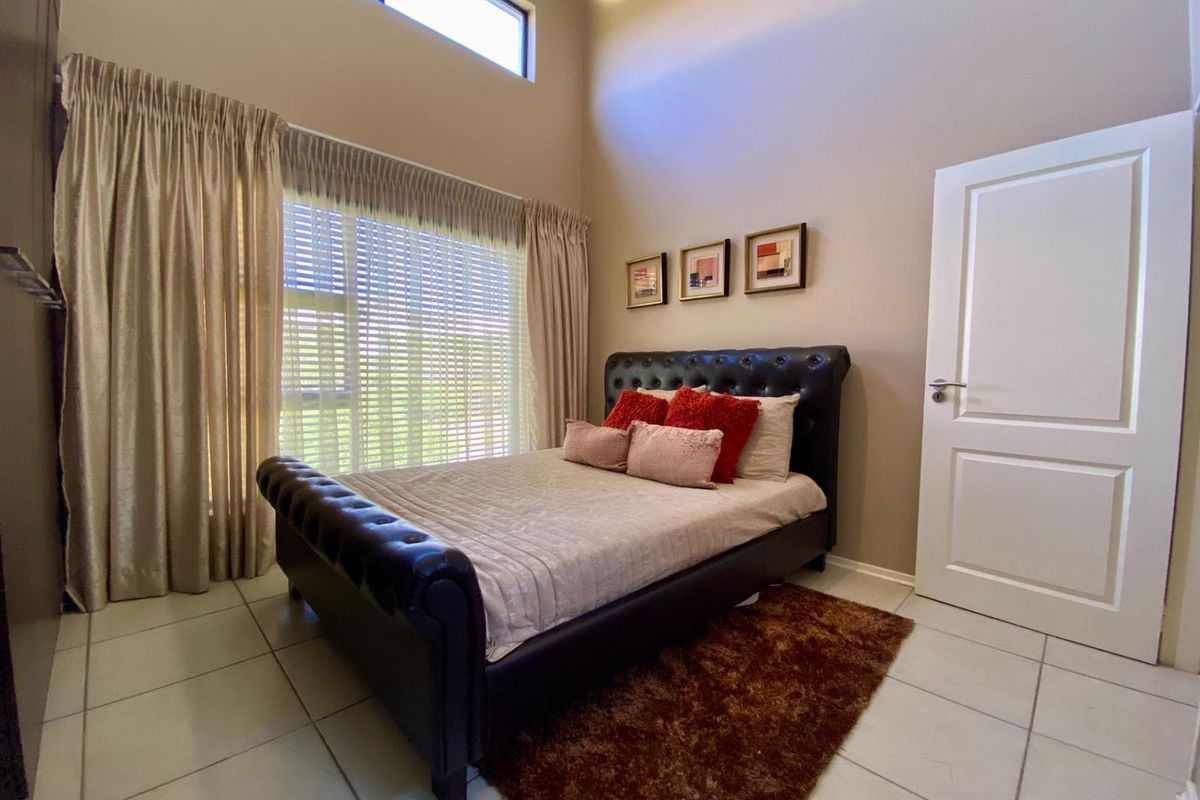 Stylish Apartment For Sale in Greenstone Hill, Edenvale - Photo 5