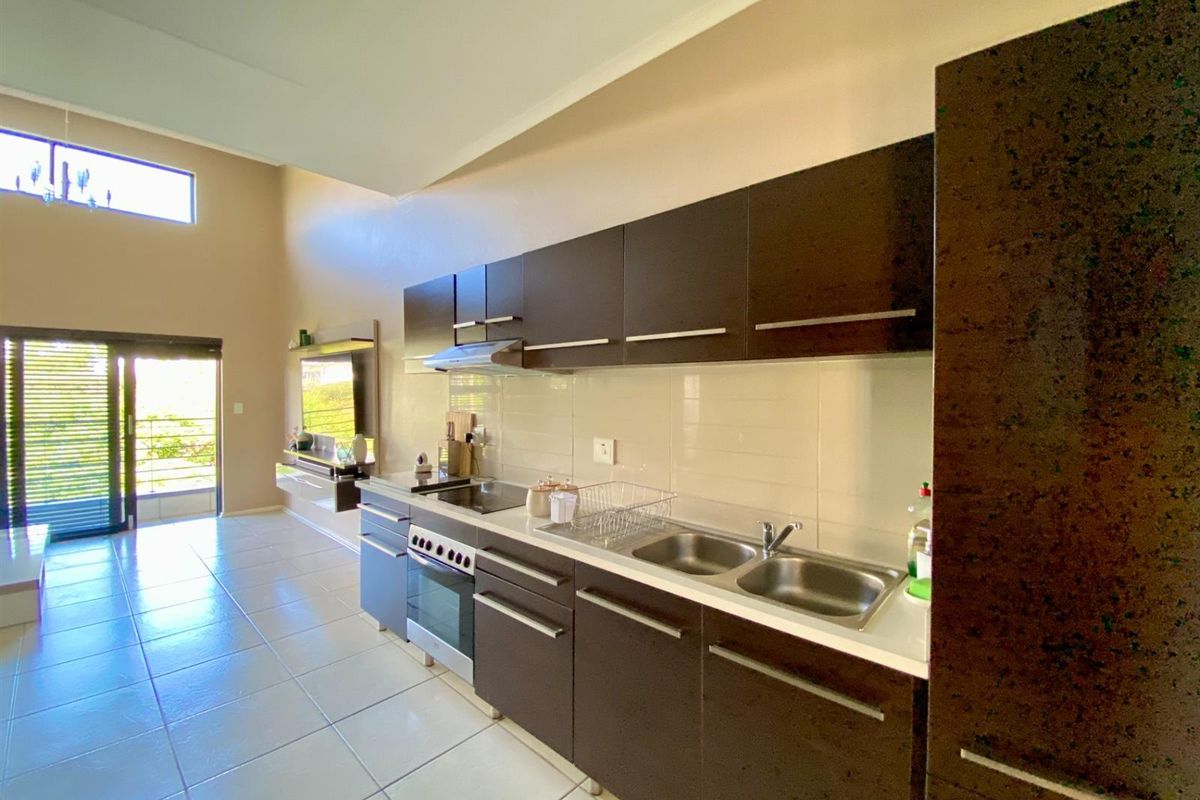 Stylish Apartment For Sale in Greenstone Hill, Edenvale - Photo 3