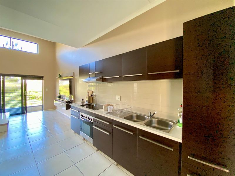 Stylish Apartment For Sale in Greenstone Hill, Edenvale - Photo 3
