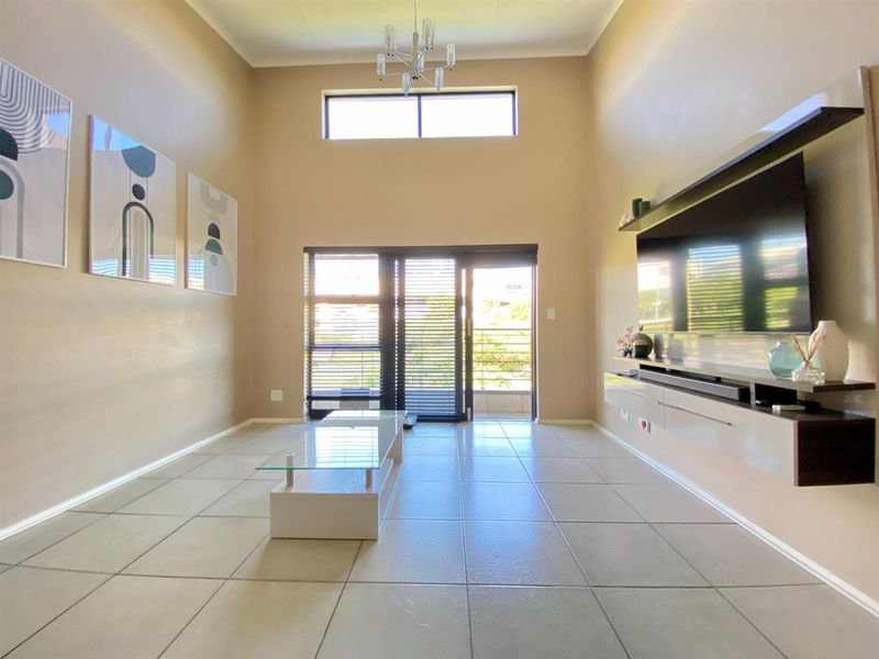 Stylish Apartment For Sale in Greenstone Hill, Edenvale - Photo 2