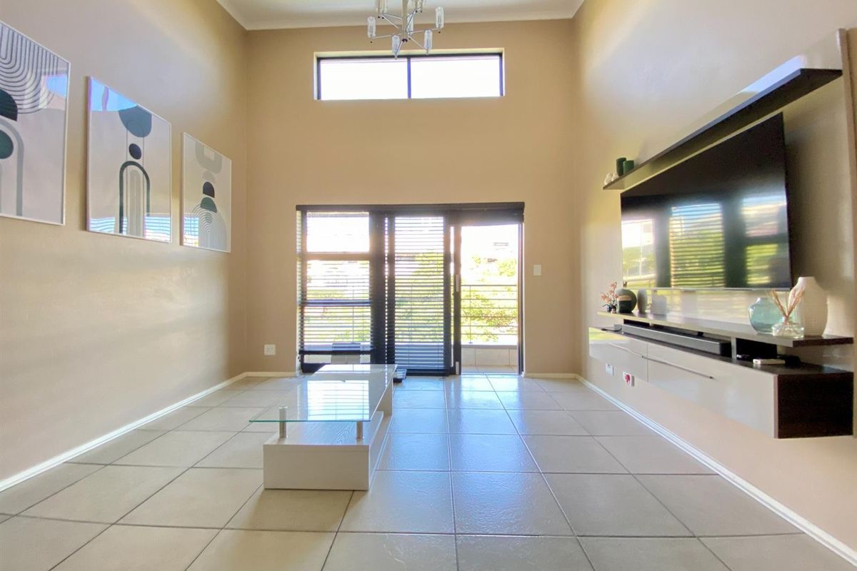Stylish Apartment For Sale in Greenstone Hill, Edenvale - Photo 2