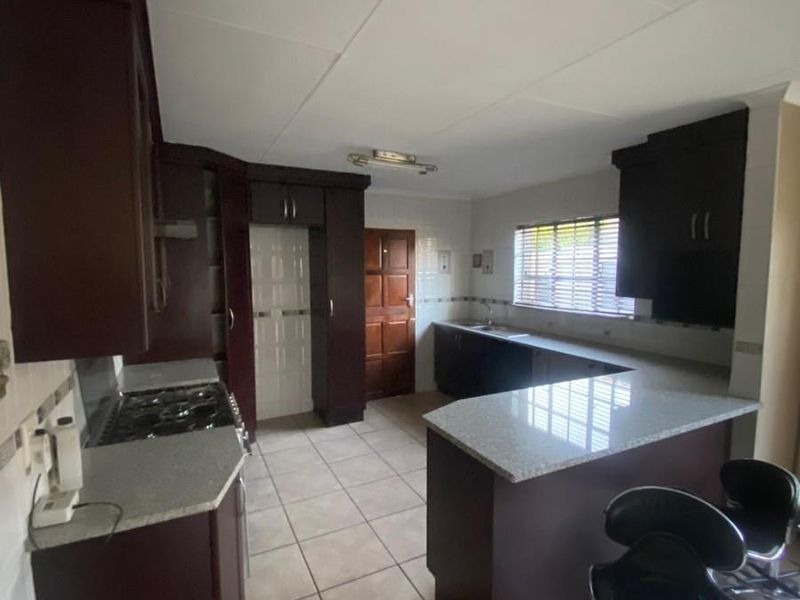 Amazing Modern Townhouse to Rent in Boksburg - Photo 5