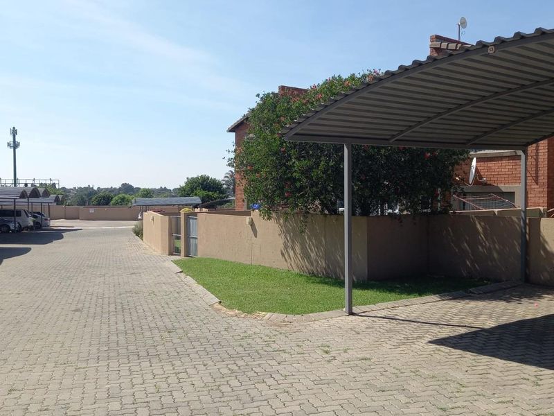 Beautiful Townhouse for sale in Boksburg - Photo 2