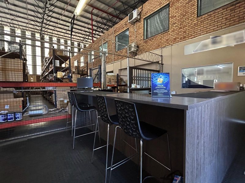 High Exposure 2,500 sqm Warehouse Available in Pomona, Logistics and Light Manufacturing - Photo 9