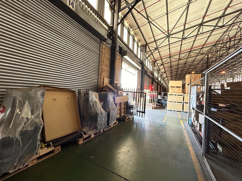 High Exposure 2,500 sqm Warehouse Available in Pomona, Logistics and Light Manufacturing - Photo 10