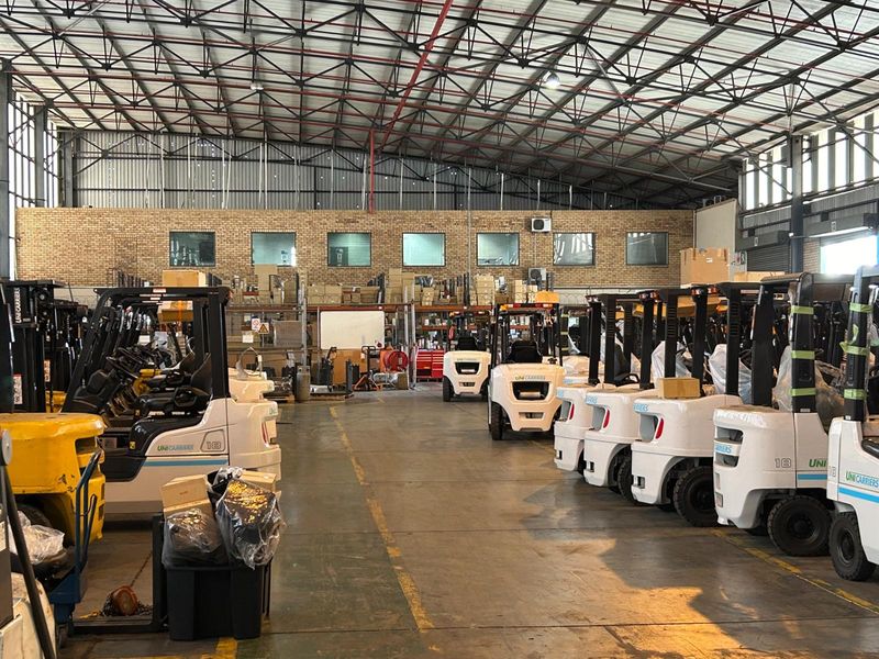 High Exposure 2,500 sqm Warehouse Available in Pomona, Logistics and Light Manufacturing - Photo 3