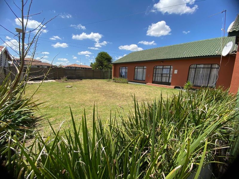 Live Smart. Earn Smarter. Dual-Income Gem in Evander! - Photo 9