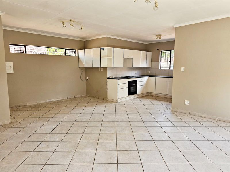 Not your ordinary two-bedroom townhouse, this Clubview duet is no cookie-cutter home. - Photo 2