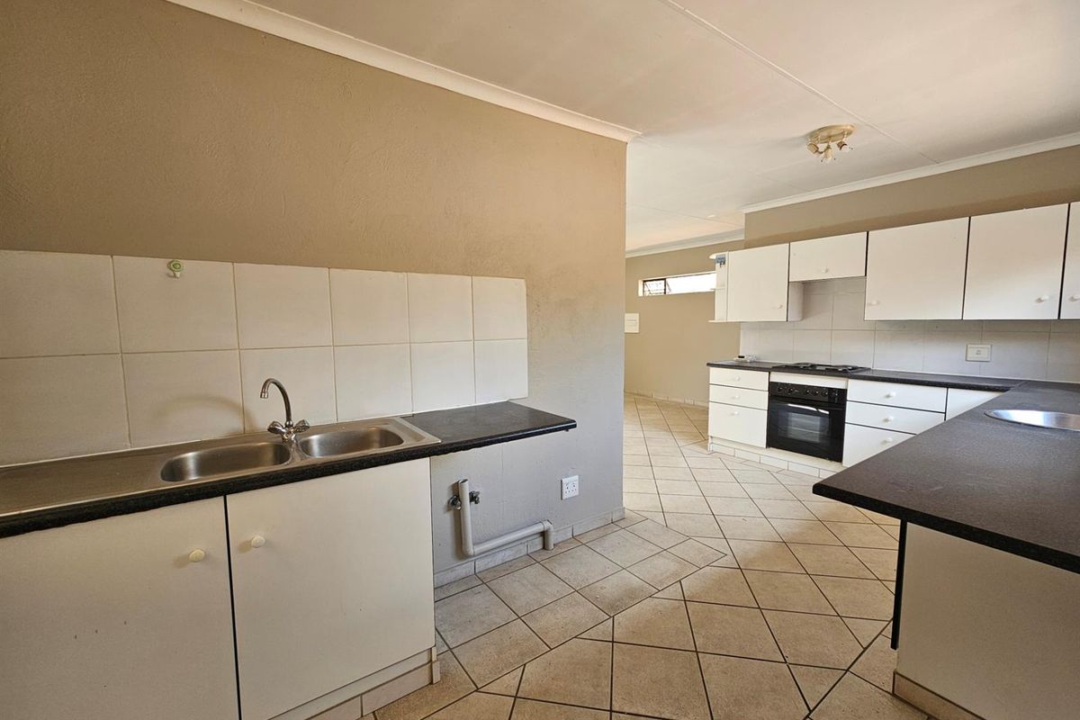 Not your ordinary two-bedroom townhouse, this Clubview duet is no cookie-cutter home. - Photo 2