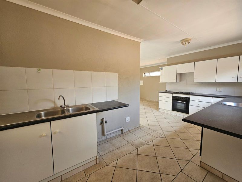 Not your ordinary two-bedroom townhouse, this Clubview duet is no cookie-cutter home. - Photo 2