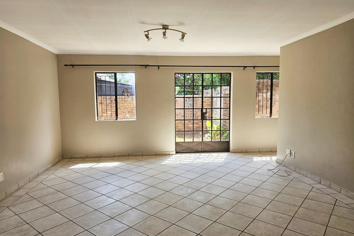 Not your ordinary two-bedroom townhouse, this Clubview duet is no cookie-cutter home. - Photo 5