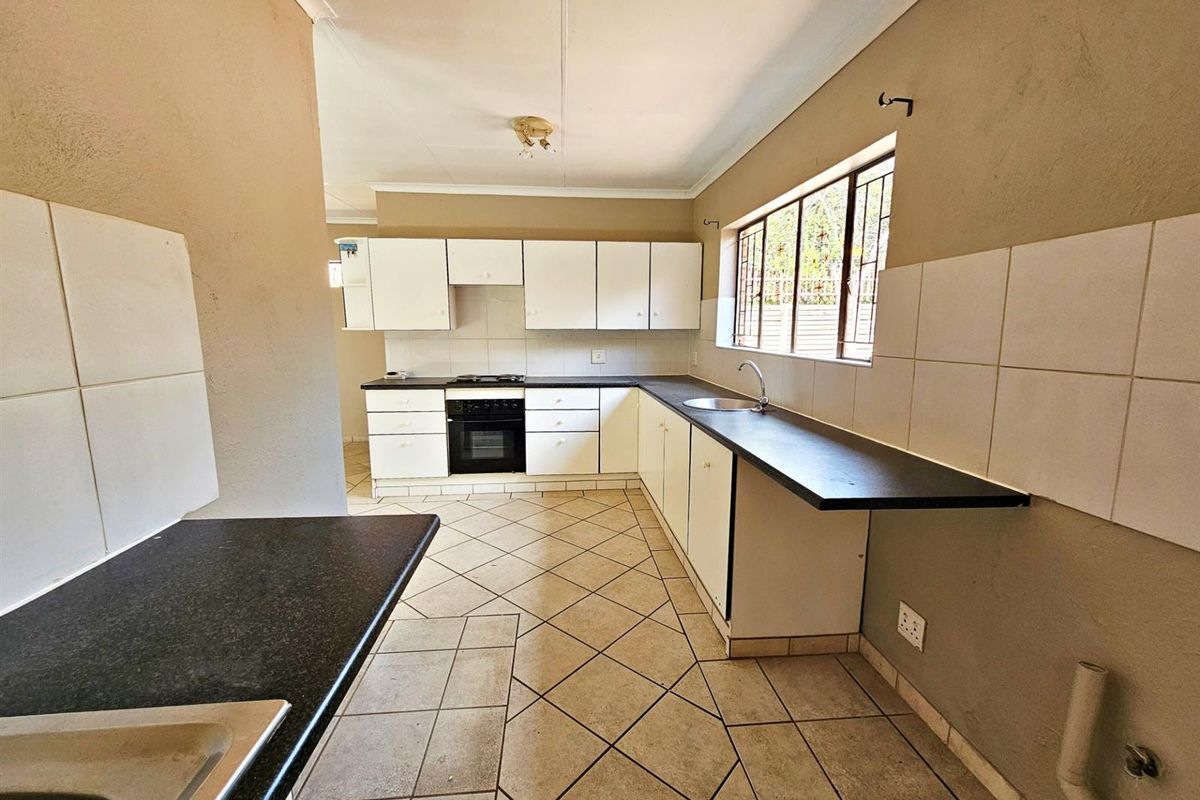 Not your ordinary two-bedroom townhouse, this Clubview duet is no cookie-cutter home. - Photo 3