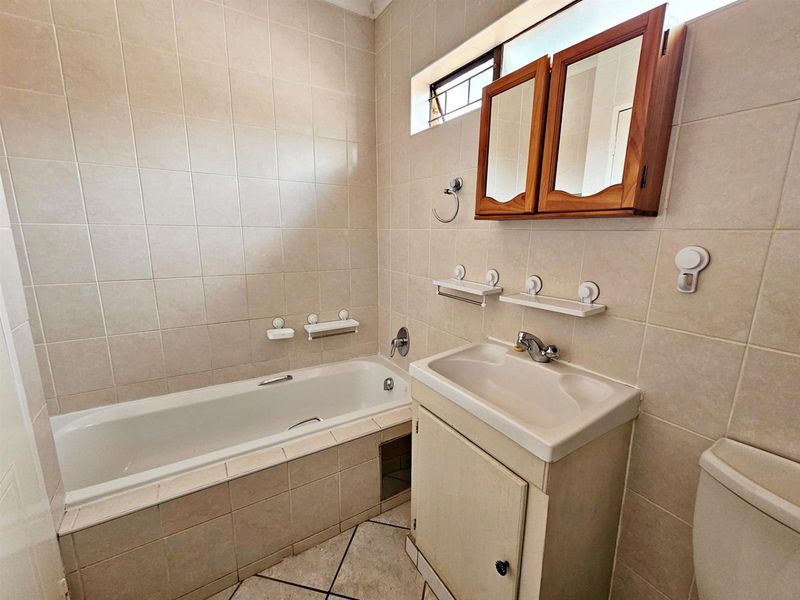 Not your ordinary two-bedroom townhouse, this Clubview duet is no cookie-cutter home. - Photo 7