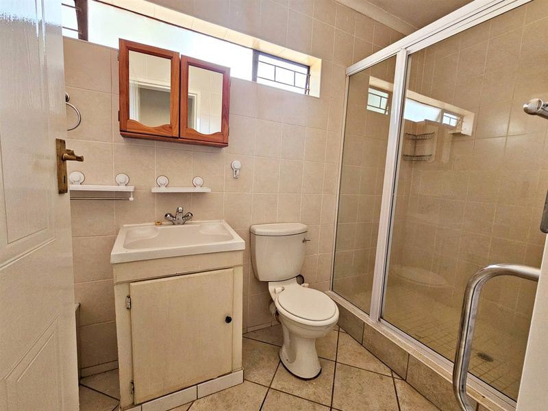 Not your ordinary two-bedroom townhouse, this Clubview duet is no cookie-cutter home. - Photo 6