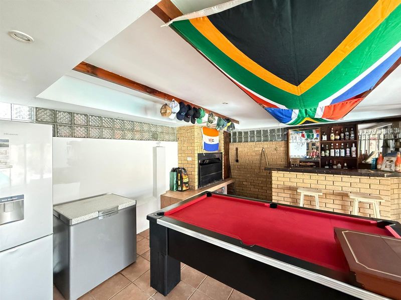 4 Bedroom House with 2 Flats For Sale in De Tijger, Parow - Photo 4