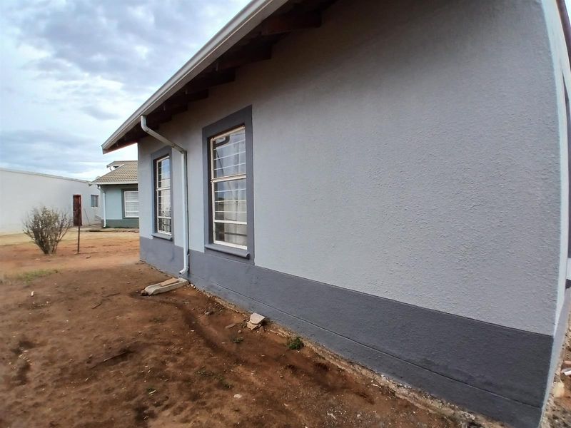 Move-In Ready 2-Bedroom Home - Photo 2