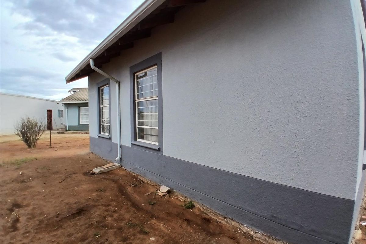 Move-In Ready 2-Bedroom Home - Photo 2