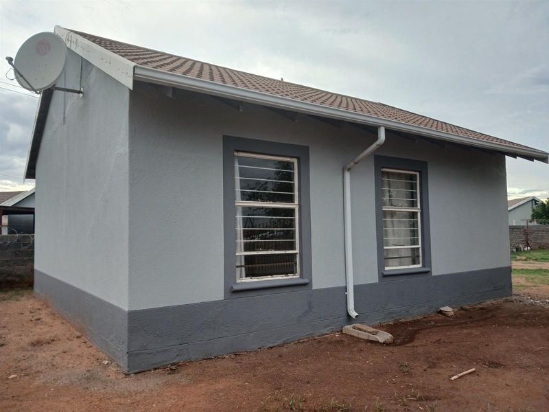 Move-In Ready 2-Bedroom Home - Photo 8