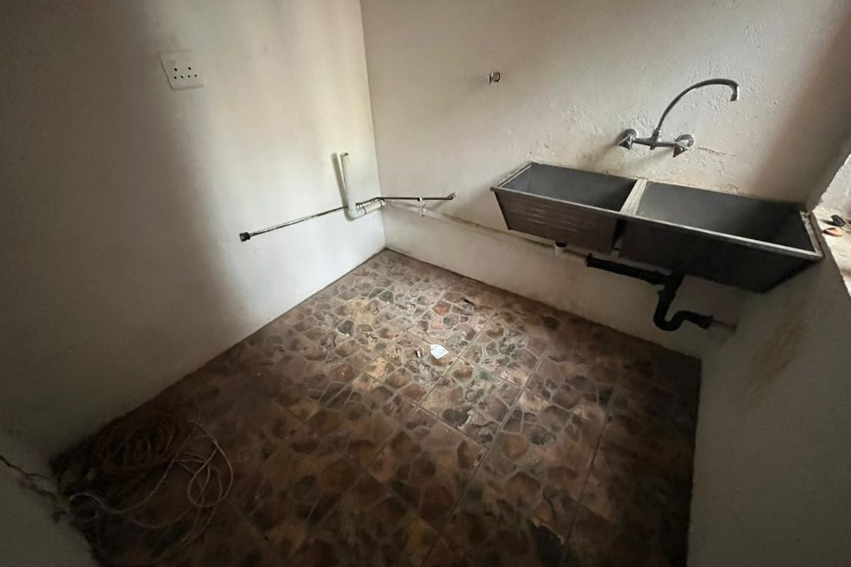 Four bedroom house to rent in Geelhoutpark, Rustenburg - Photo 4