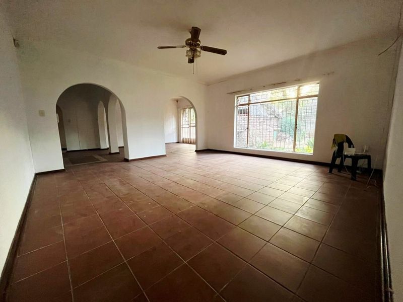 Four bedroom house to rent in Geelhoutpark, Rustenburg - Photo 6
