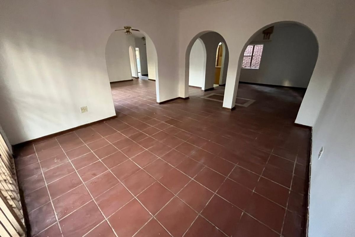 Four bedroom house to rent in Geelhoutpark, Rustenburg - Photo 5