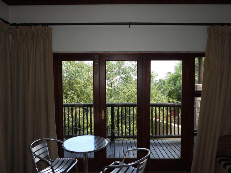 A Luxury Estate Retreat Where Every Visit Feels Like a Getaway - Photo 9