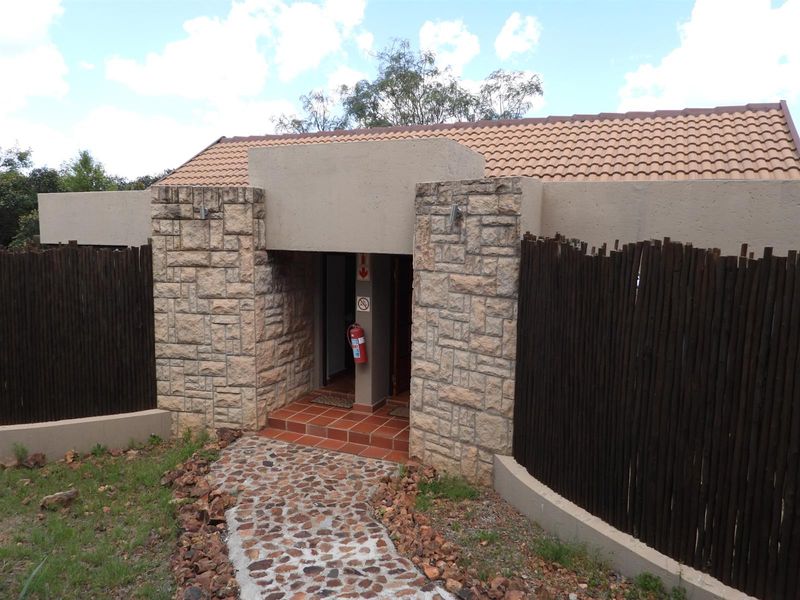 A Luxury Estate Retreat Where Every Visit Feels Like a Getaway - Photo 7