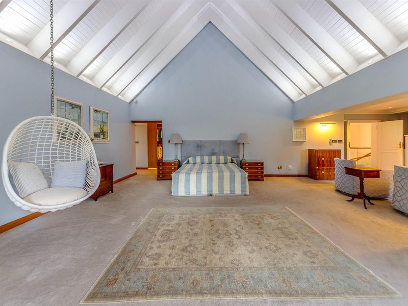 Elegant Riverclub Estate with Resort-Style Living - Photo 7