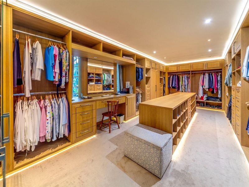 Elegant Riverclub Estate with Resort-Style Living - Photo 9