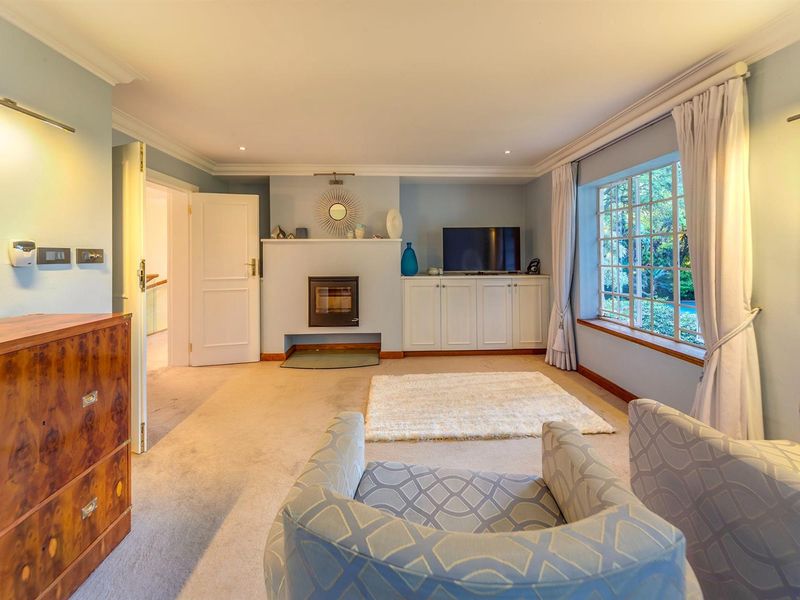 Elegant Riverclub Estate with Resort-Style Living - Photo 6