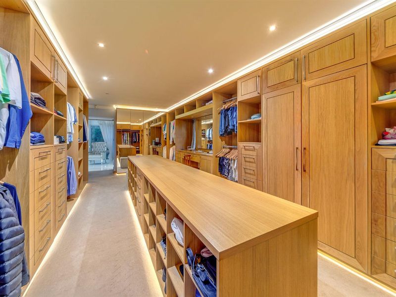 Elegant Riverclub Estate with Resort-Style Living - Photo 10