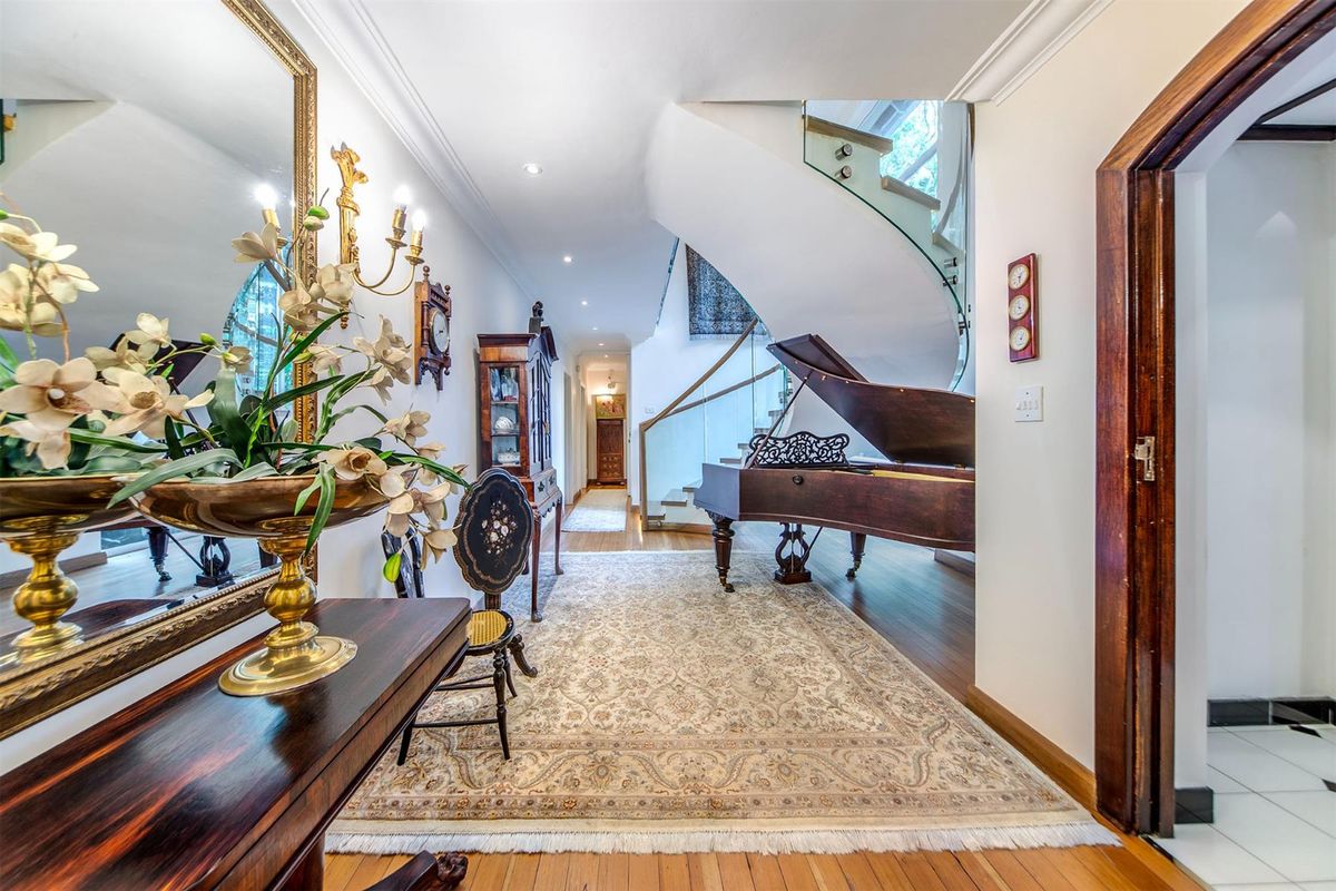 Elegant Riverclub Estate with Resort-Style Living - Photo 3