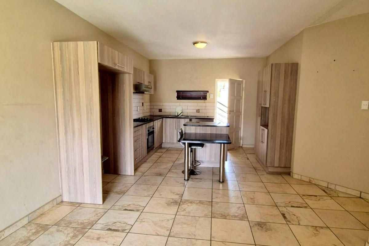 Three Bedroom aparmentment to rent in Waterbuck Estate, in Waterkloof East - Photo 2