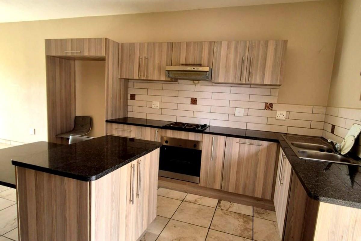 Three Bedroom aparmentment to rent in Waterbuck Estate, in Waterkloof East - Photo 4