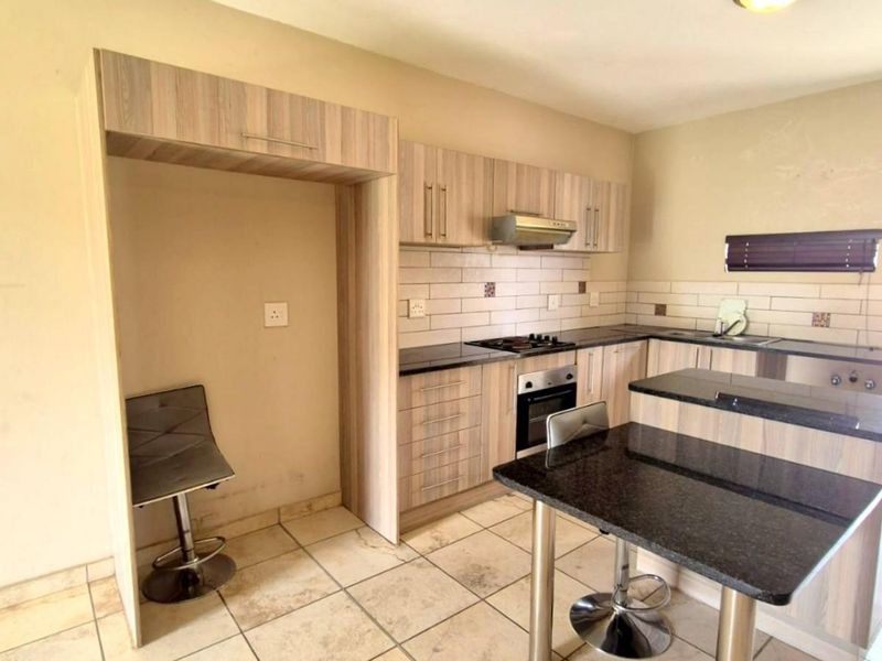 Three Bedroom aparmentment to rent in Waterbuck Estate, in Waterkloof East - Photo 3