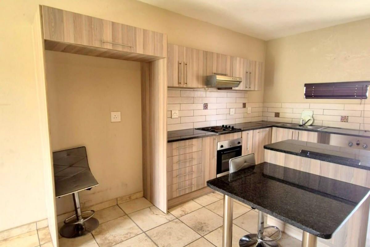 Three Bedroom aparmentment to rent in Waterbuck Estate, in Waterkloof East - Photo 3