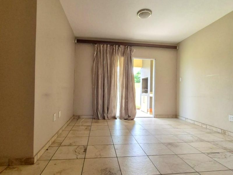 Three Bedroom aparmentment to rent in Waterbuck Estate, in Waterkloof East - Photo 5