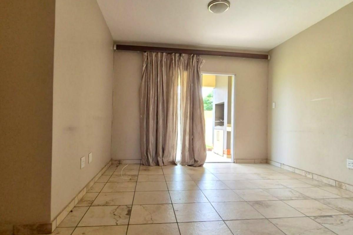 Three Bedroom aparmentment to rent in Waterbuck Estate, in Waterkloof East - Photo 5