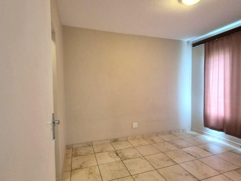 Three Bedroom aparmentment to rent in Waterbuck Estate, in Waterkloof East - Photo 9