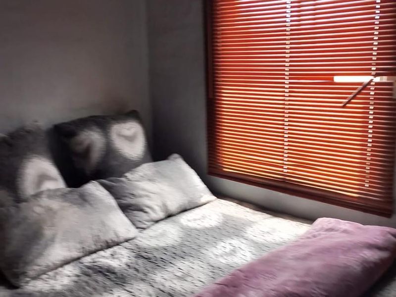 Two Bedroom Apartment For Sale in Fleurhof, Roodepoort - Photo 6