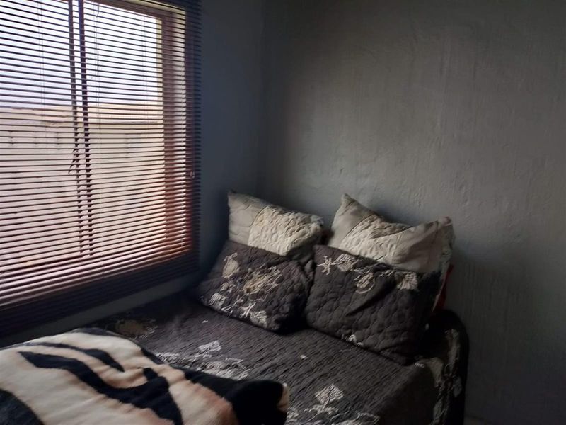 Two Bedroom Apartment For Sale in Fleurhof, Roodepoort - Photo 9