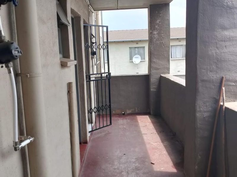 Two Bedroom Apartment For Sale in Fleurhof, Roodepoort - Photo 3